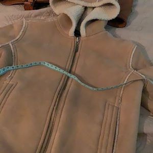 Gap- unisex jacket size can (4-5) thin but warm